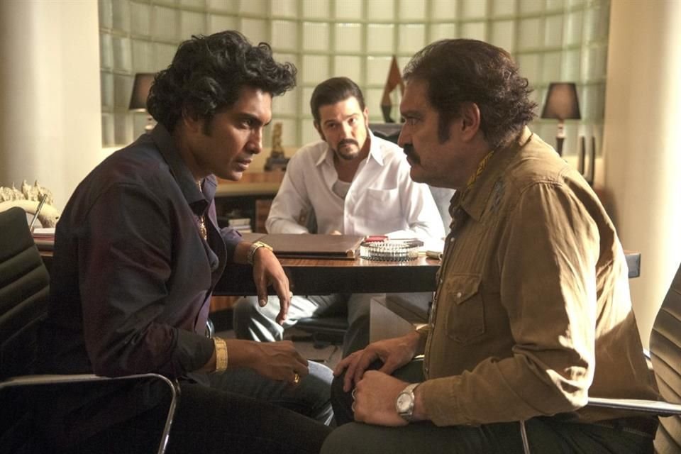 Tenoch, quien todavía no ofrece información sobre su papel en la cinta, trabajó con Luna en la exitosa serie de Netflix, 'Narcos: México'.