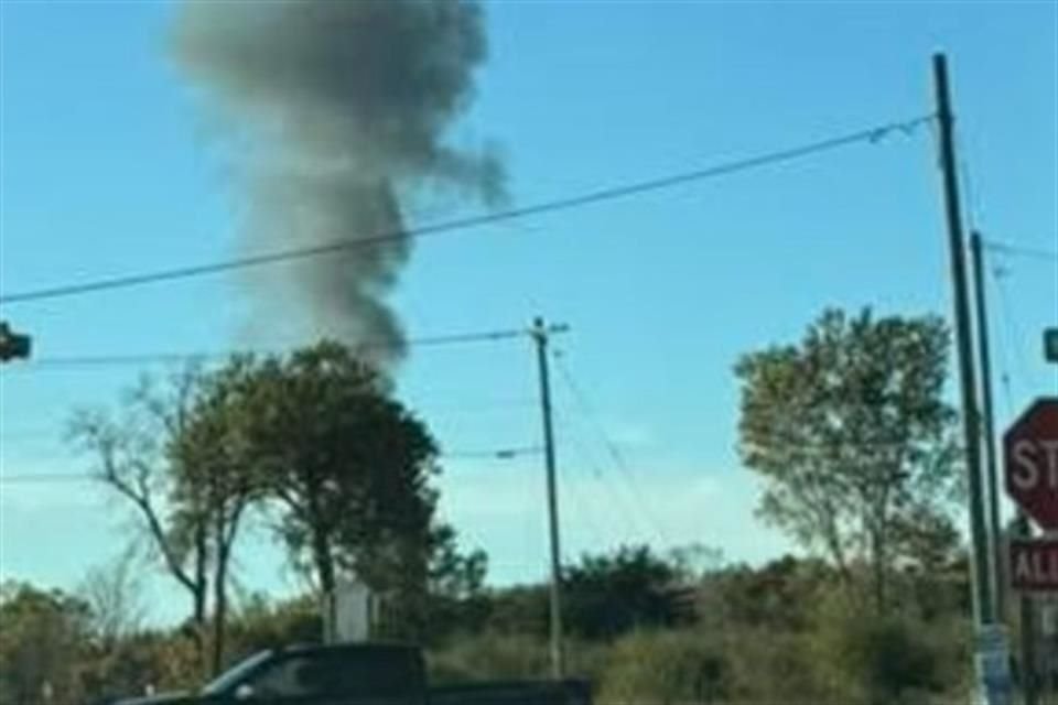 Tres personas murieron luego de que un avión privado registrado en México se estrellara en Michigan.