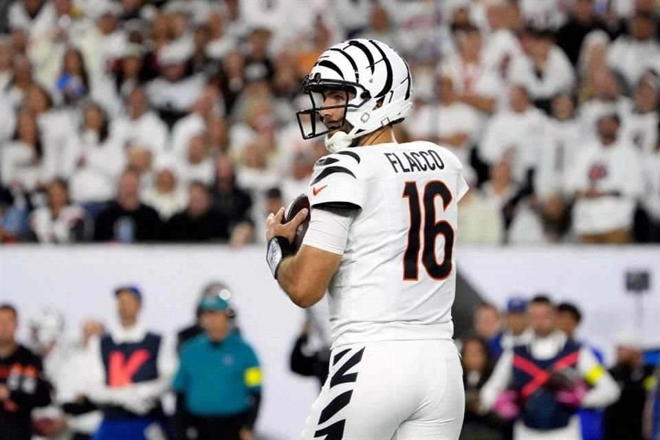 Joe Flacco terminó con 342 yardas por aire y tres anotaciones.