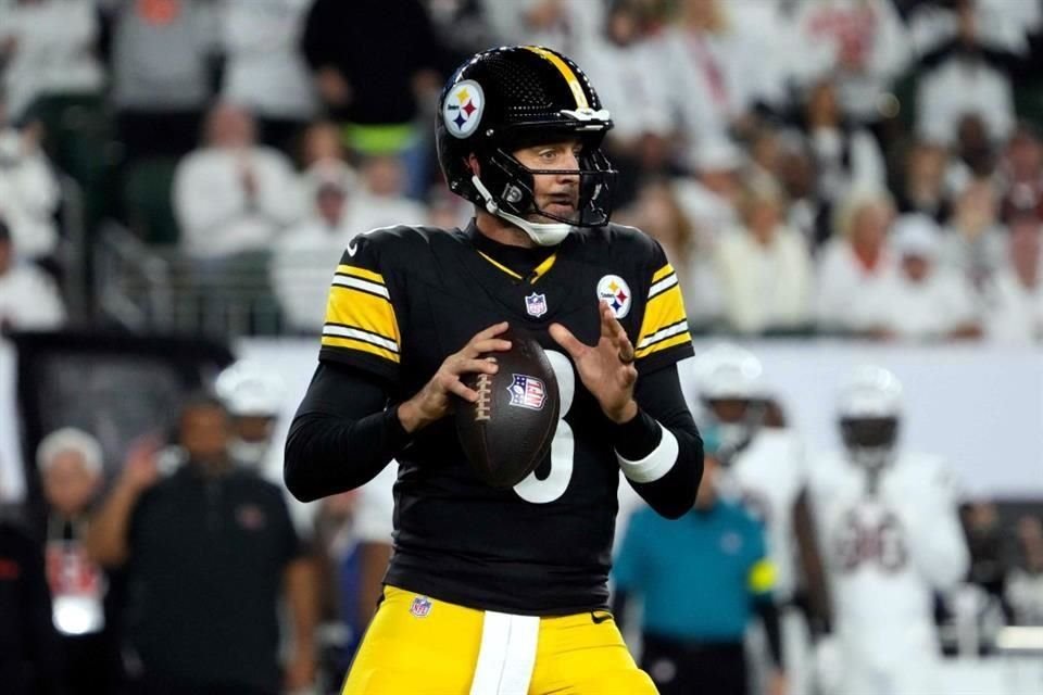 Aaron Rodgers terminó con 4 anotaciones, pero fue interceptado en 2 ocasiones.