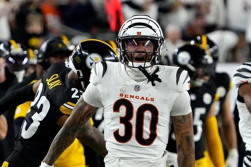 Chase Brown corrió para más de 100 yardas.