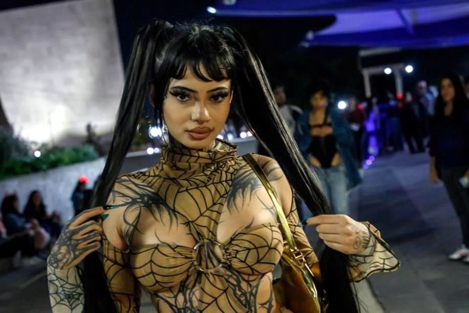 Fans de la cantante argentina se esmeraron con sus outfits.