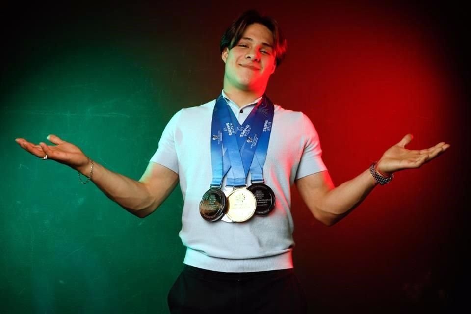 Osmar Olvera fue campeón mundial de clavados en Singapur 2025.