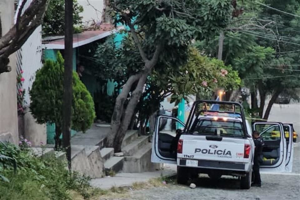 El cadáver del a mujer fue hallado Calle De La Madrid, cerca de Central, aproximadamente a las 5:30 horas.
