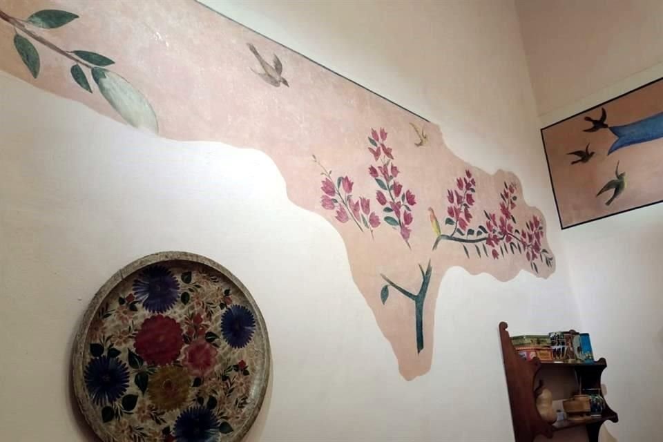 'El mesón de los gurriones', adjudicado a Frida Kahlo, se halló bajo varias capas de pintura al raspar las paredes de la cocina durante el proceso de restauración del inmueble. 