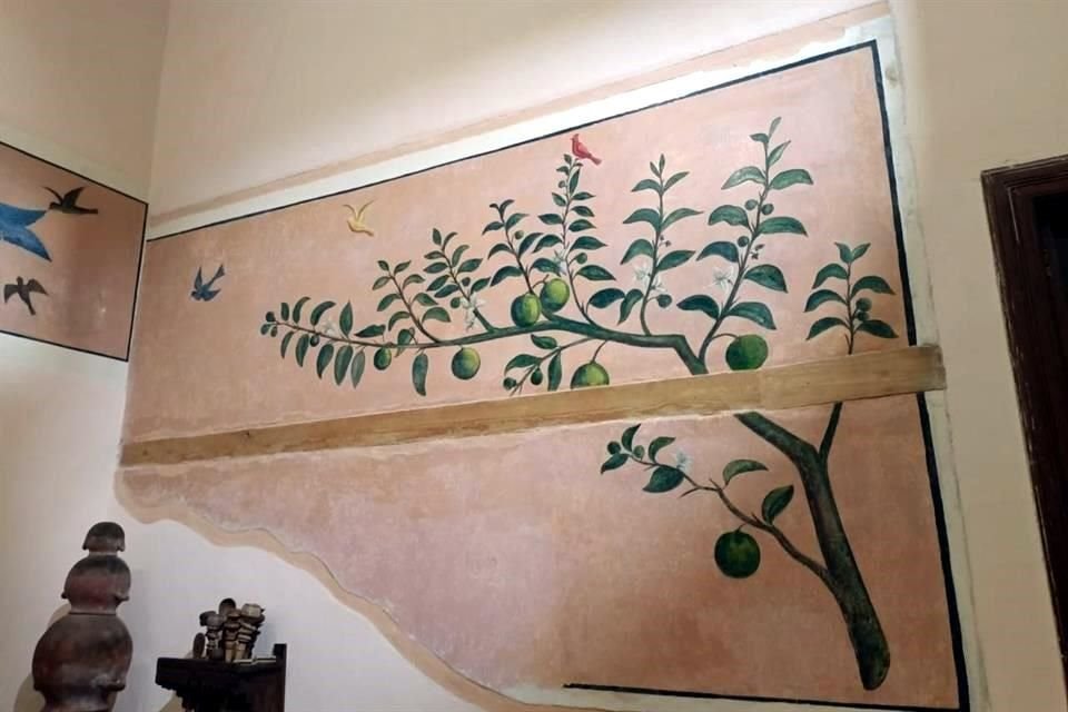 La obra fechada en 1949 no correspondería con el trazo de Frida, quien no dominaba la técnica del fresco, ni con su condición de salud en esa época, que la habría imposibilitado para realizarlo, estiman especialistas.