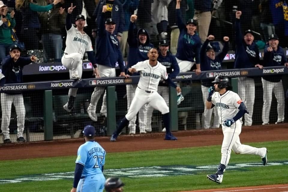 Eugenio Suárez bateó grand slam en la octava sentenciando el triunfo de los Mariners.