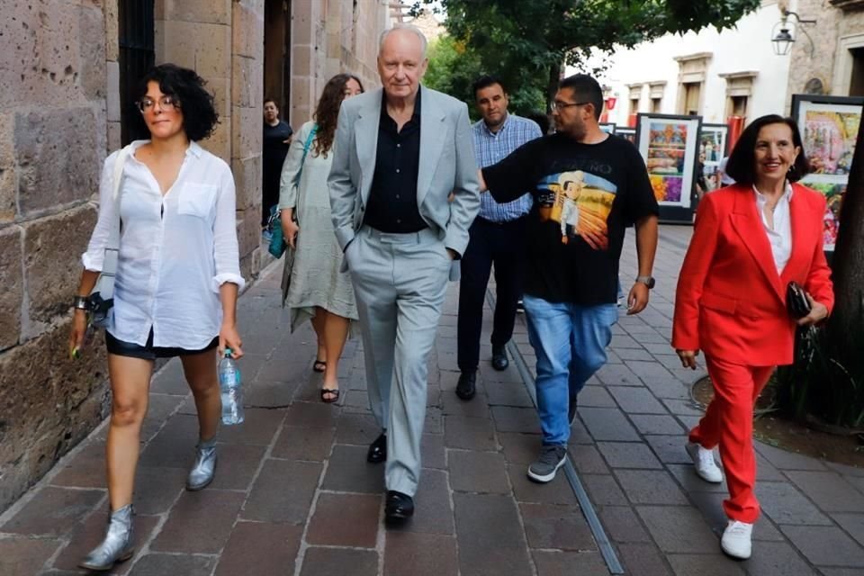 El actor sueco caminó por las calles de Morelia.