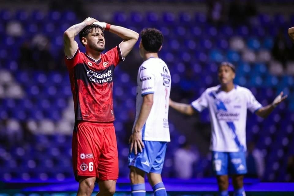 Xolos dejó ir dos ventajas en el marcador y lo pagaron caro al perder ante Puebla en el arranque de la Jornada 13 del Apertura 2025.
