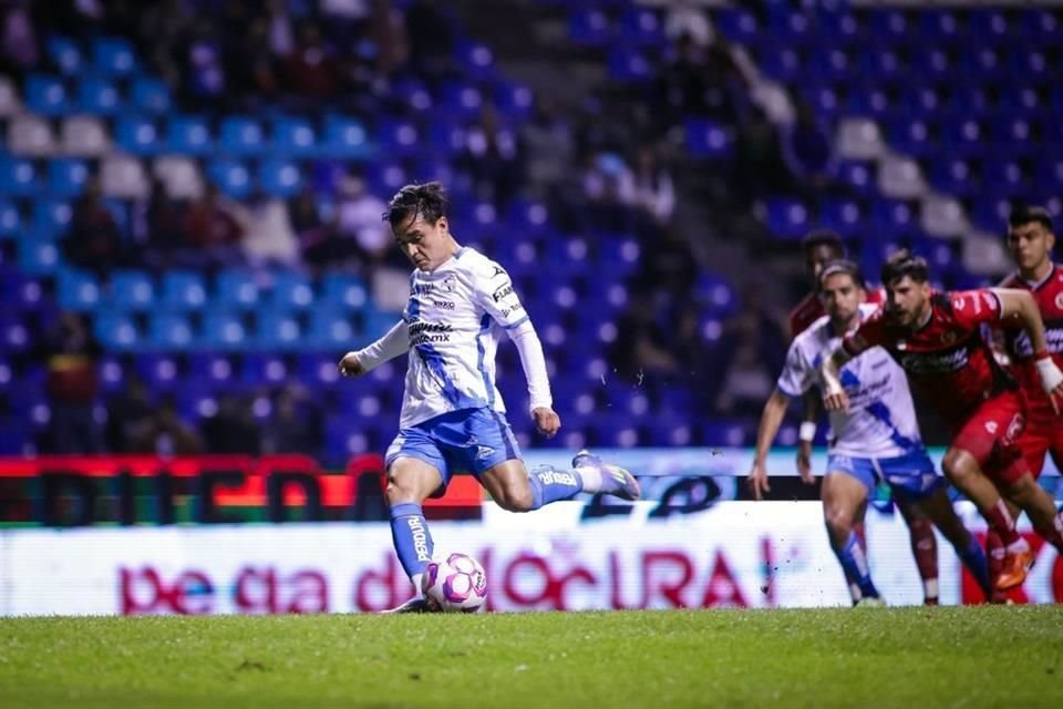 Fernando Monarrez desperdició un penalti en la primera mitad, pero el Puebla logró venir de atrás para ganar su primer duelo desde la Jornada 3.
