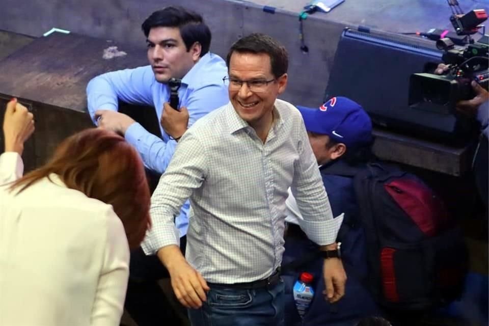 En las primeras filas se vio al excandidato presidencial y senador de la República, Ricardo Anaya.
