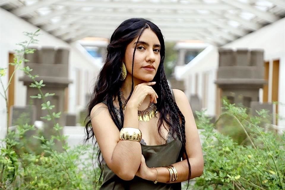 La creadora de contenido Karen Polinesia forja su camino con audioblog de crecimiento emocional.