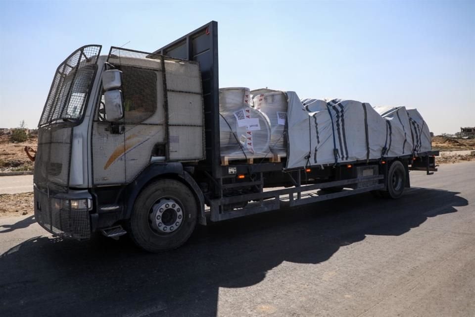 Un camión de ayuda humanitaria en Deir al Balah, en el centro de Gaza, el 16 de octubre.
