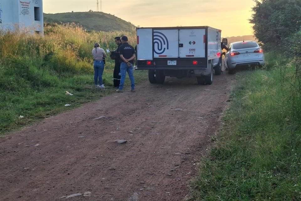 Un cadáver con varios días de evolución cadavérica fue localizado en una brecha cercana al fraccionamiento Nueva Vizcaya.