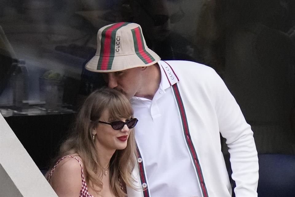 Con este antecedente, seguramente los fans de la cantante, así como la prensa internacional, estarán más atentos a las apariciones de Swift en los futuros partidos de Kelce rumbo al Super Bowl 2026.