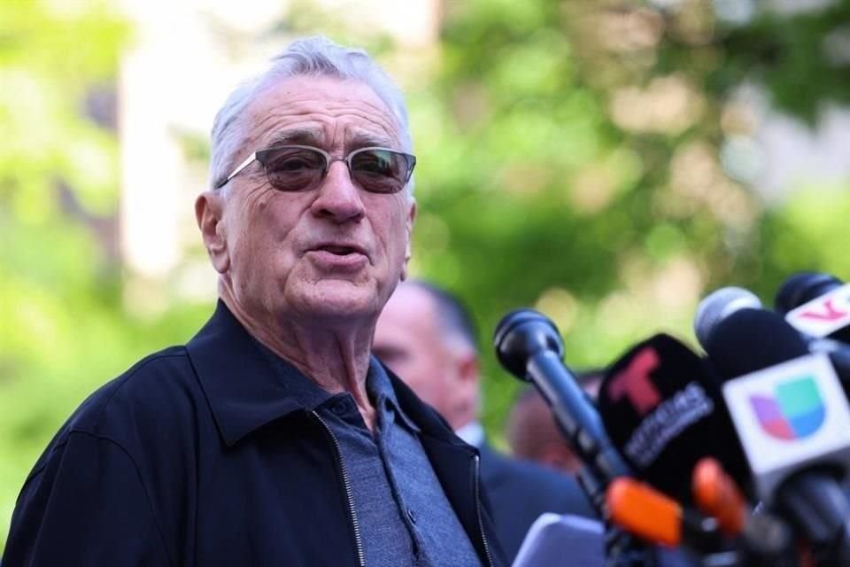 Robert De Niro instó a los estadounidenses a seguir protestando y resistiéndose al presidente Donald Trump, quien 'no quiere irse de la Casa Blanca'.