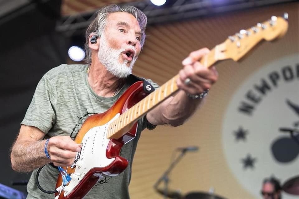 El cantautor Kenny Loggins expresó su enojo y frustración por el uso no autorizado de su éxito 'Danger Zone' en un video generado por Inteligencia Artificial.