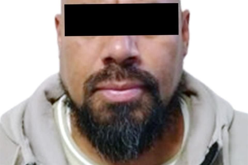 Carlos Érick Vázquez González, presunto miembro de una red de lavado de dinero ligada al CJNG, fue extraditado a EU por Gobierno de México.