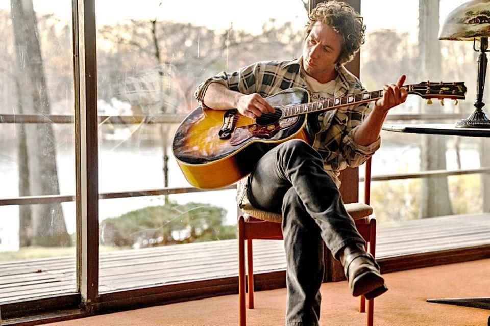 Jeremy Allen White se mete en las botas de Bruce Springsteen para interpretar Nebraska.