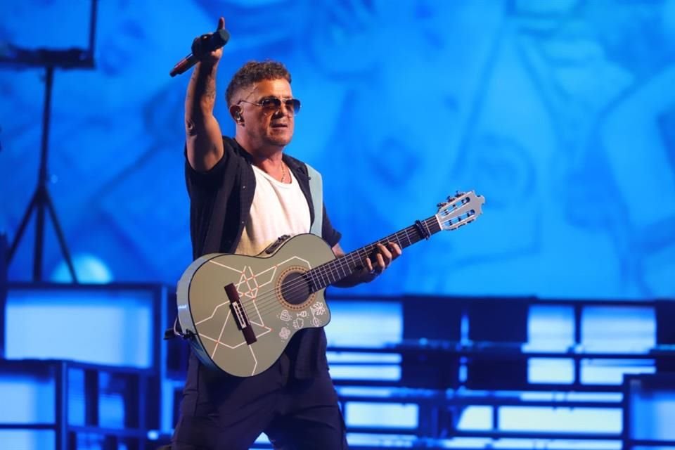 Rauw Alejandro, Christian Nodal, Alejandro Sanz y Carlos Santana entre los artistas confirmados para la ceremonia de los Latin Grammy.