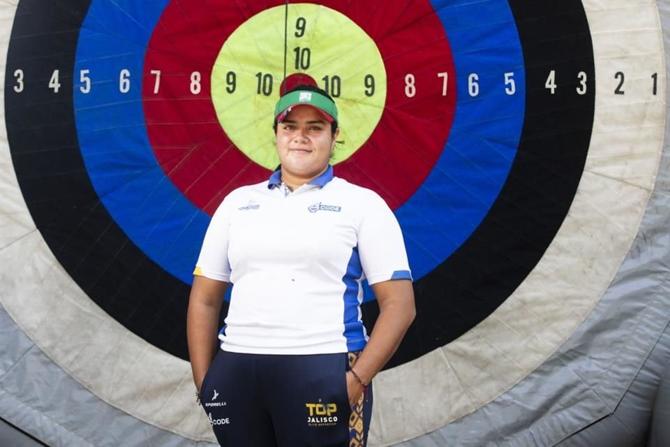 Andrea Maya Becerra ganó el oro el 22 de abril en la modalidad de tiro con arco compuesto en Copa del Mundo de Florida 2025.