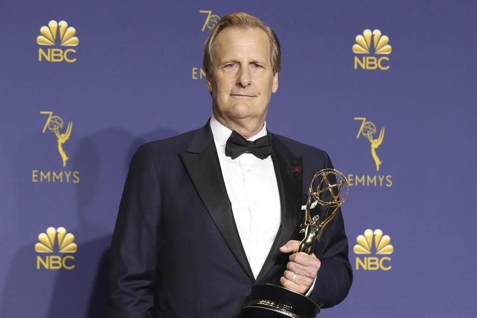 Durante su aparición en MSNBC, Jeff Daniels habló sobre la ansiedad económica y el declive de la decencia en EU.