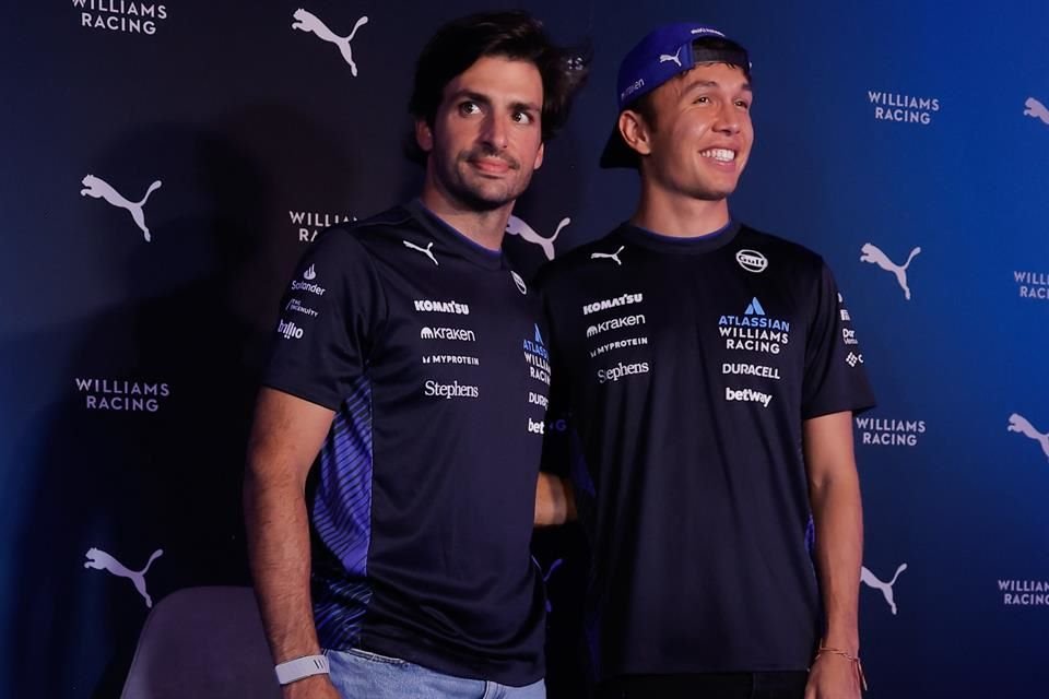 Sainz y Albon durante su presentación comercial.