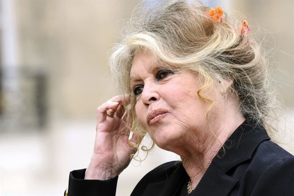 La legendaria actriz Brigitte Bardot aseguró que está bien de salud luego de que se sometiera a una intervención quirúrgica la semana pasada.