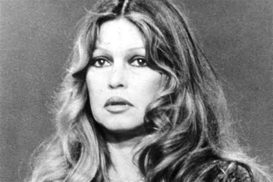 Bardot, que dejó el cine en los años 70 para dedicarse a la defensa de los animales, vive entre su famosa residencia de 'La Madrague' en Saint-Tropez.