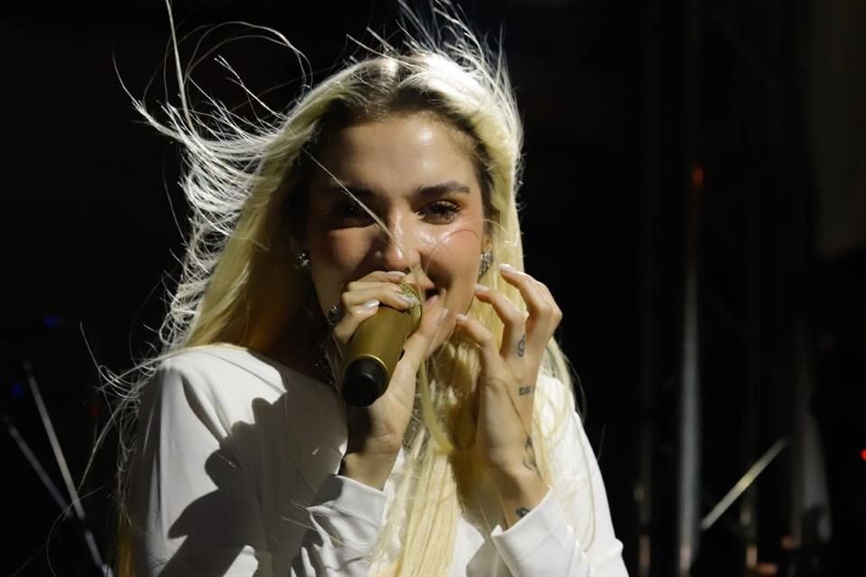 A sus 30 años, la cantautora aseguró que aunque todavía no conoce al amor de su vida, cuando compuso 'Luna de Miel' le hizo mucha ilusión enamorarse.