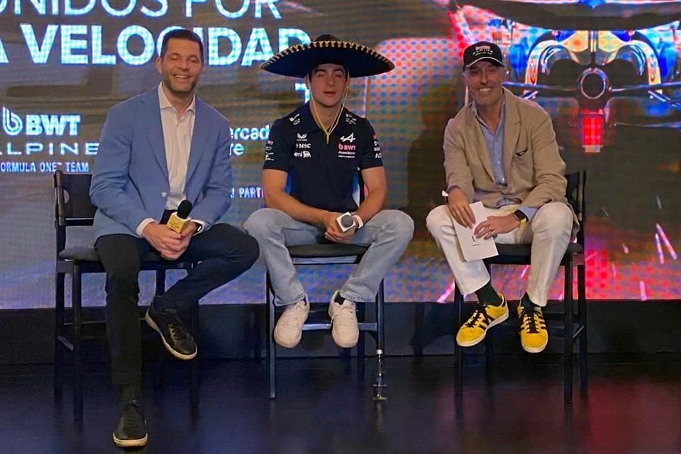 El argentino portó un sombrero de charro.