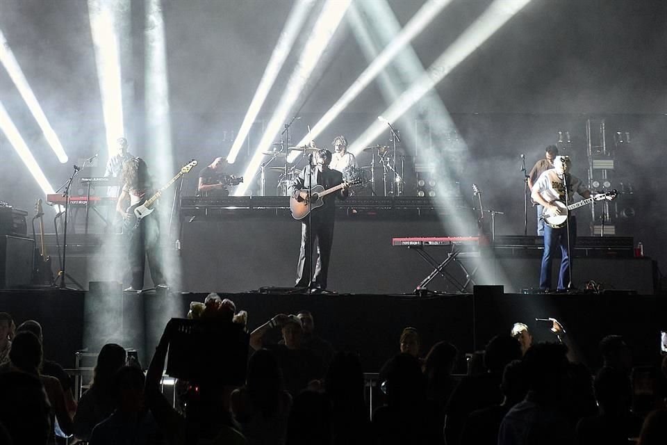 El regreso de Morat a las Fiestas de Octubre fue espectacular, contundente y dinámico.