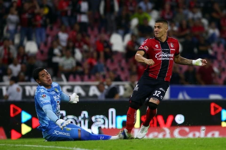 Un toque sutil de Djurdjevic abría el marcador al minuto 7.