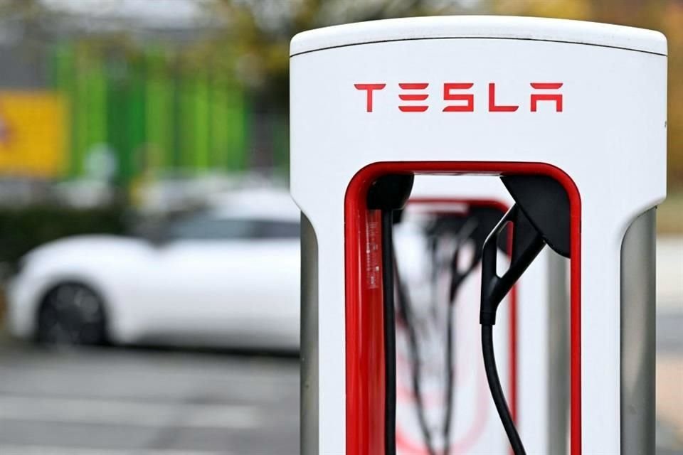 Las acciones de Tesla han ganado casi un 9% en lo que va de año, aunque sigue siendo una de las más débiles entre las '7 magníficas'.