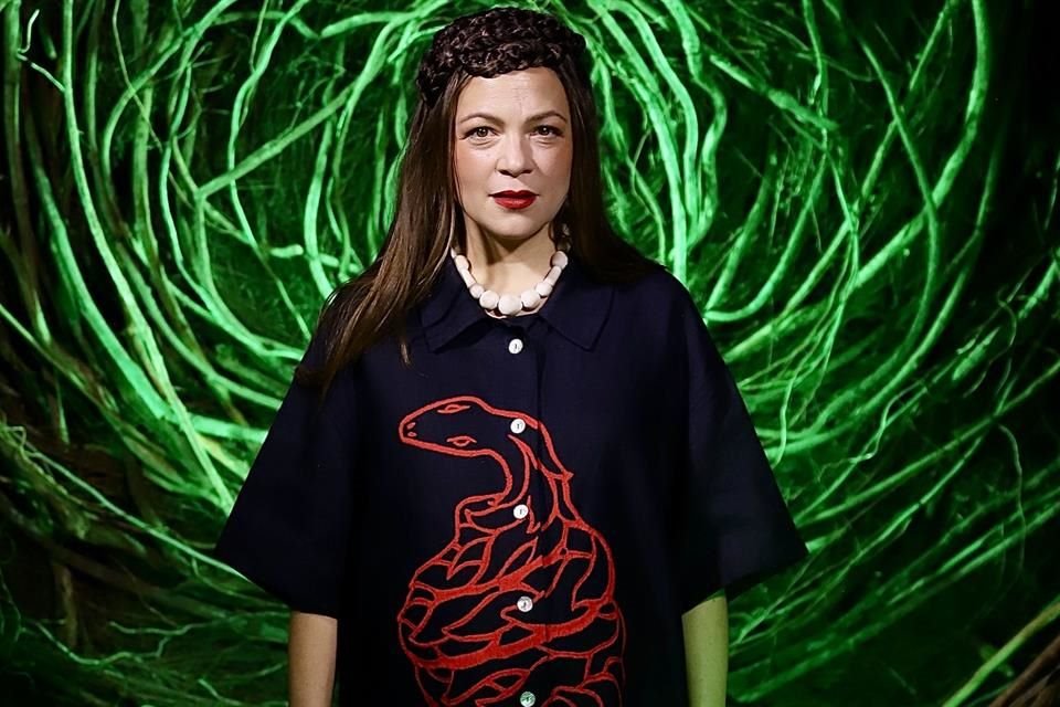 Natalia Lafourcade destacó en el estreno de la serie, con todo y su pancita de embarazada.