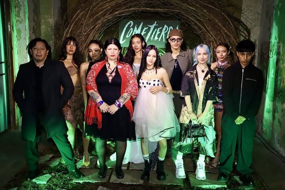 El elenco de 'Cometierra' posó para la foto del recuerdo.