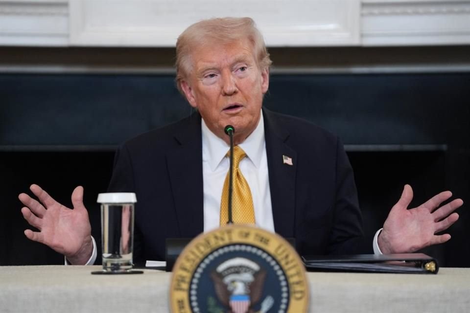 El Presidente Donald Trump durante una mesa redonda en la Casa Blanca, el 23 de octubre del 2025.