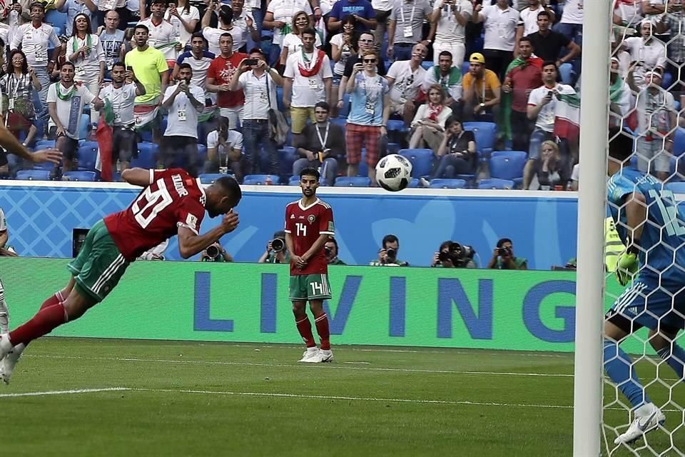 Aziz Bouhaddouz venció a su propio arquero en 2018.