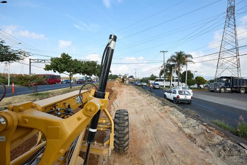 Sobre la avenida se realiza una repavimentación.