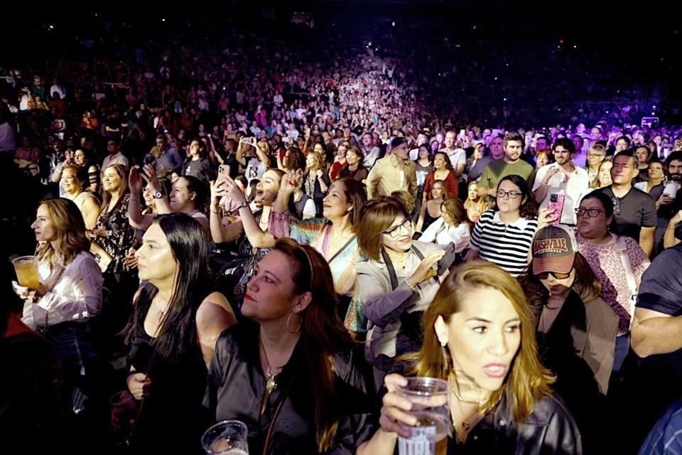 El público que llenó la Arena Monterrey disfrutó cada tema que interpretaron.