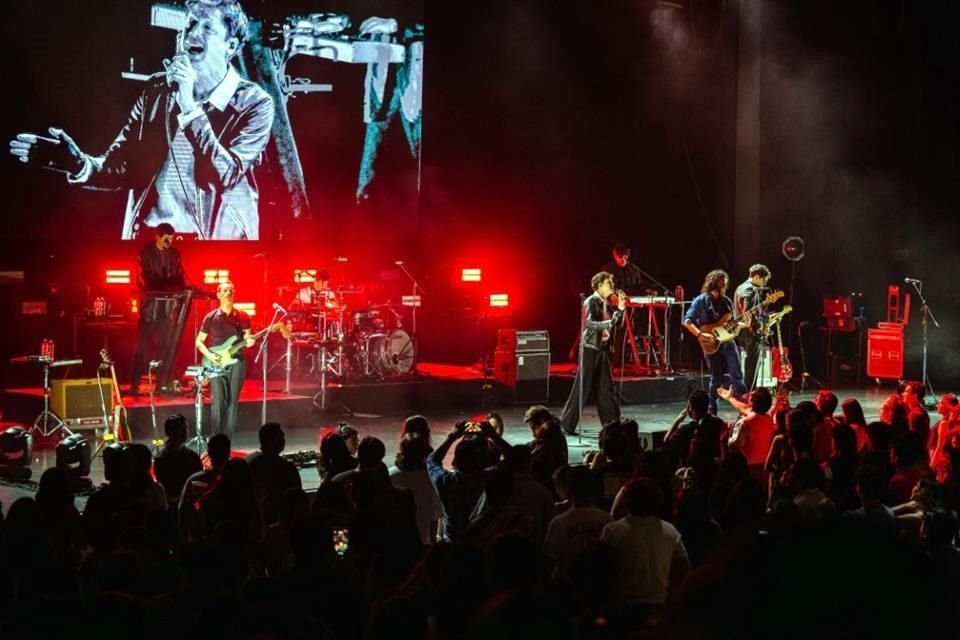 La agrupación arrancó aplausos y ovaciones de los asistentes.