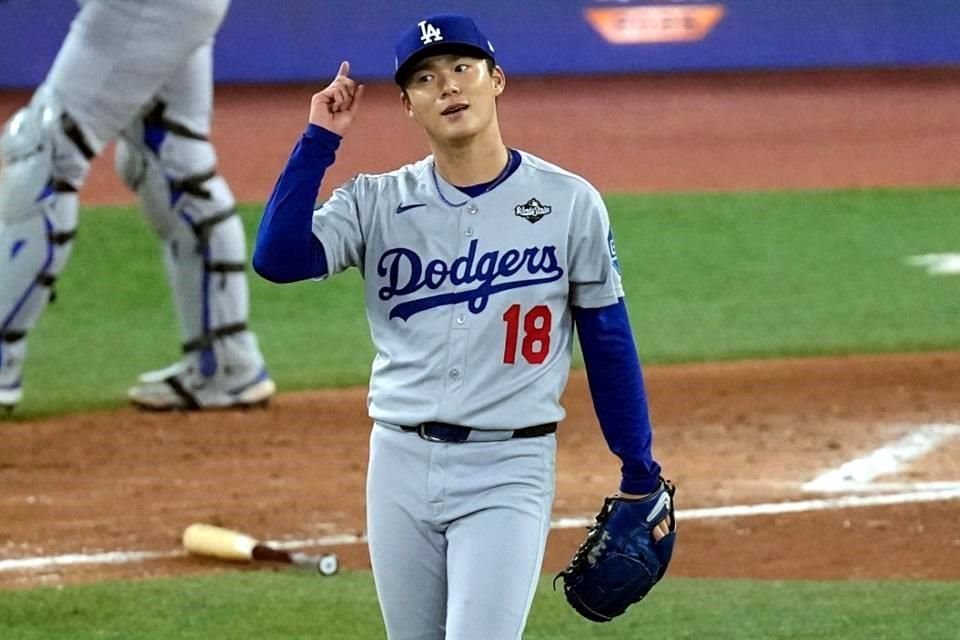 Yoshinobu Yamamoto recetó ocho ponches y requirió 105 lanzamientos para un nuevo juego completo en la Postemporada.