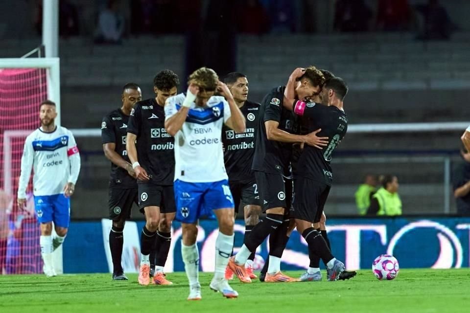 Cruz Azul pelea el liderato del torneo.