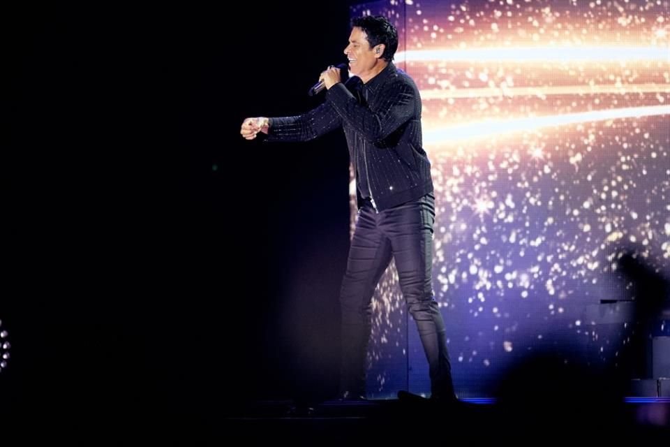 Chayanne enloqueció a las señoras que se dieron cita en el Estadio 3 de Marzo para disfrutar su 'Bailemos Otra Vez Tour 2025'.