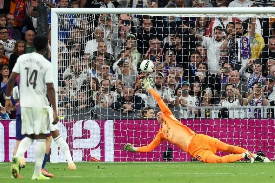 De esta manera atajó Wojciech Szczesny el penal del delantero francés.