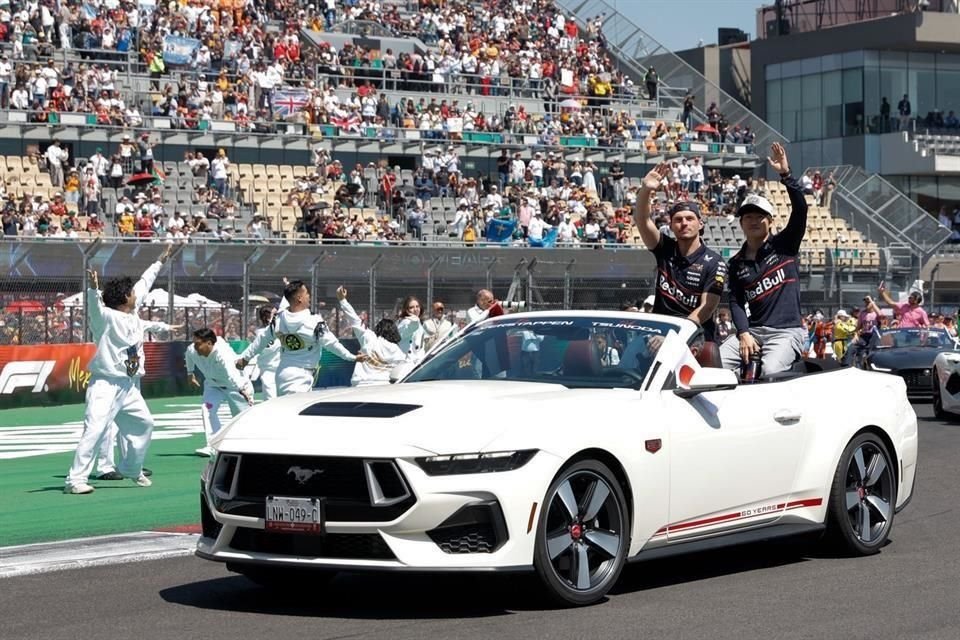 Los pilotos de Red Bull recibieron el cariño de los mexicanos.