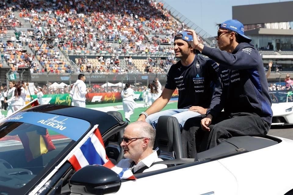 Los pilotos de Williams agradecieron el cariño de la gente.