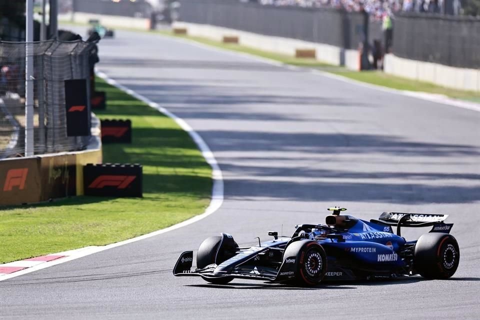 Carlos Sainz tuvo un domingo para el olvido y fue quien provocó el virtual safety car que terminó 'frenando' a Verstappen y Piastri.
