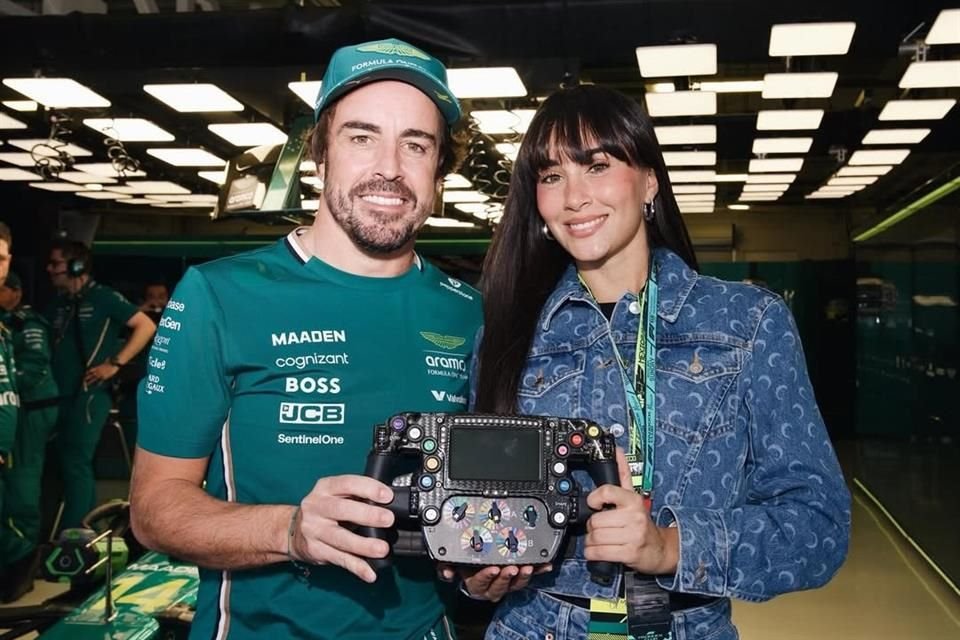 La cantante Aitana mostró su apoyo a su compatriota, el piloto español Fernando Alonso.