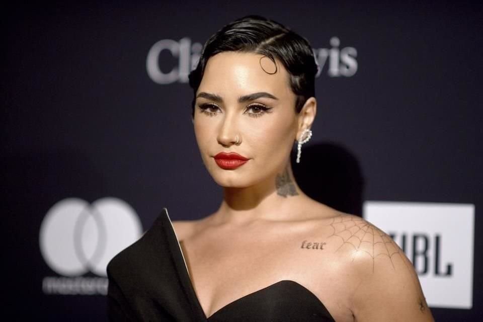 El último disco de Lovato, 'It's Not That Deep', marca un nuevo capítulo en su trayectoria musical, combinando ritmos de discoteca con letras profundamente personales.